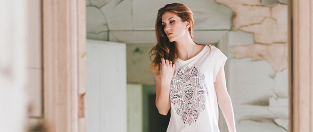 Casual, beachy chic looks are what Los Angeles fashion is all about.