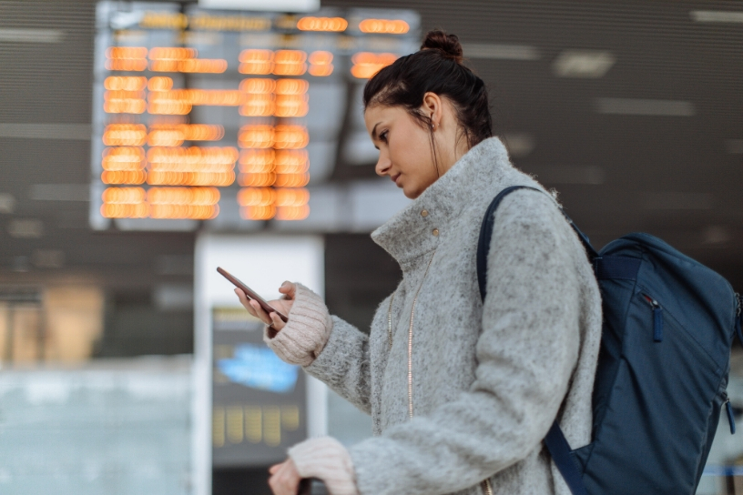 coronavirus-female-airport-travel
