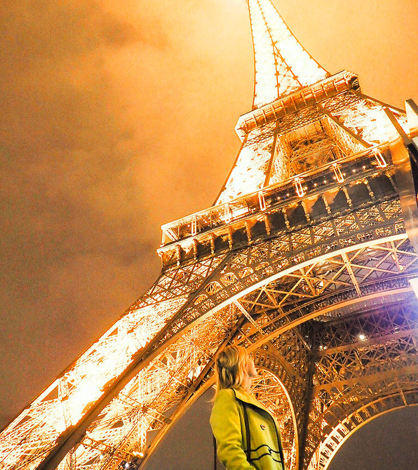 eiffel tower at night