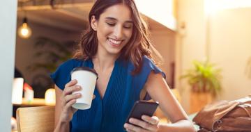 Traveller using apps to plan trip