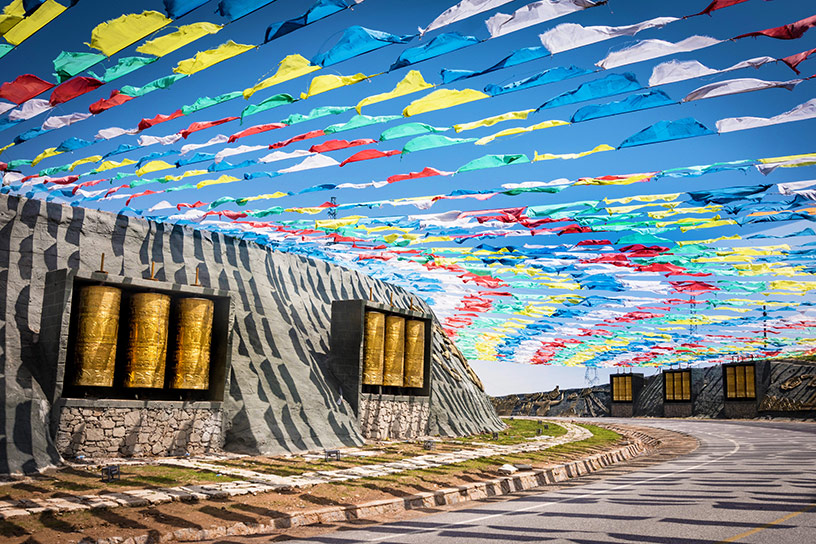 tibet coloured flags